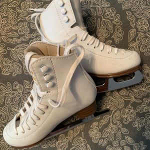 Jackson Mystique figure skates size 13.5C